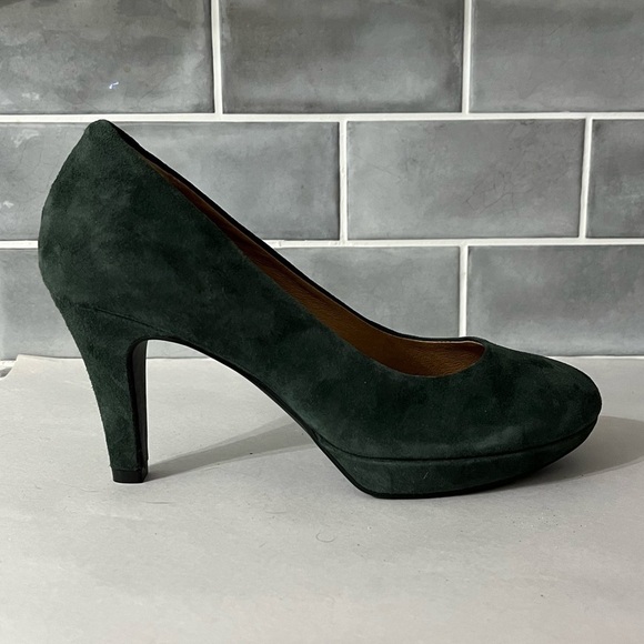 Clarks Indigo Wessex Wyvern Suede Platform Pumps Teal Size 7.5 New With Box - Picture 1 of 9